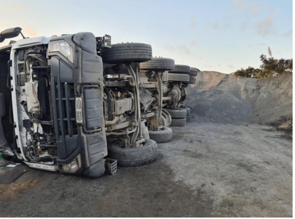 Nissan UD E28-CGE420 8x4 - Image 4