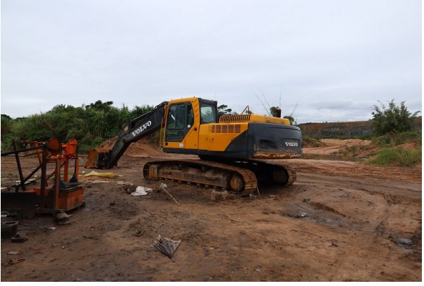 Volvo EC240 BLC Excavator - Image 2