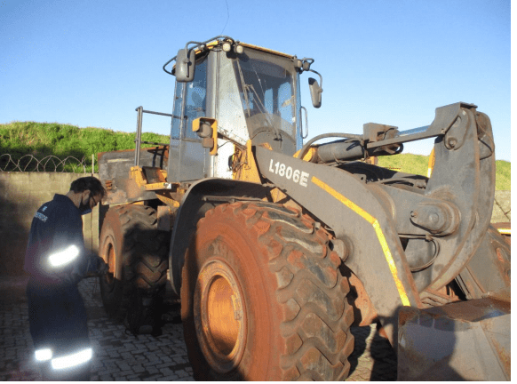Bell L1806E Front-End Loader - Image 2